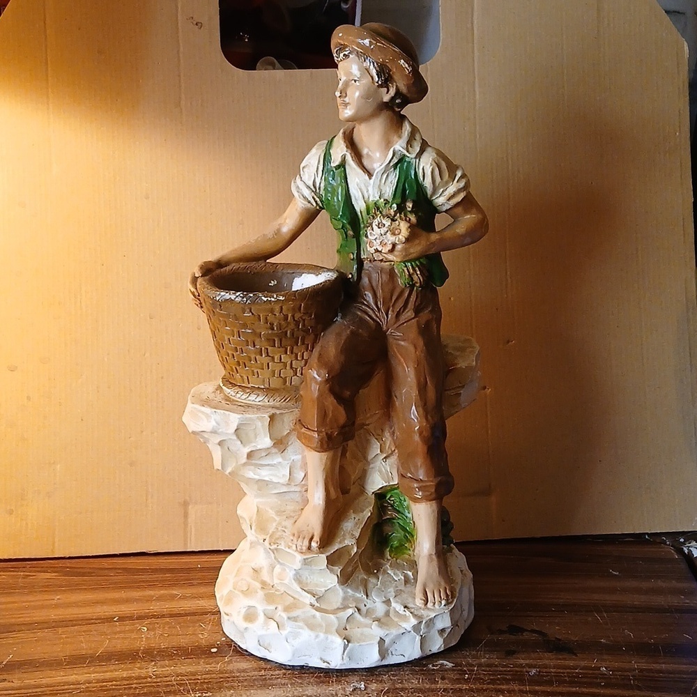 Vintage 1975 Universal Statuary Corp Boy Planter
